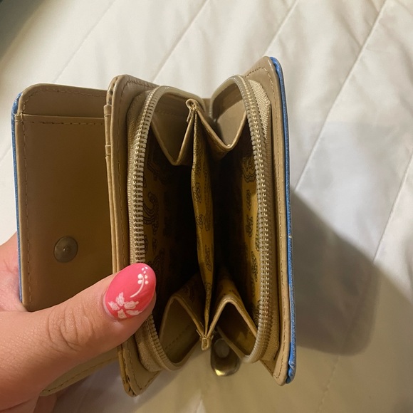 magnetic snap bifold wallet - lilo and stitch - Picture 2 of 6